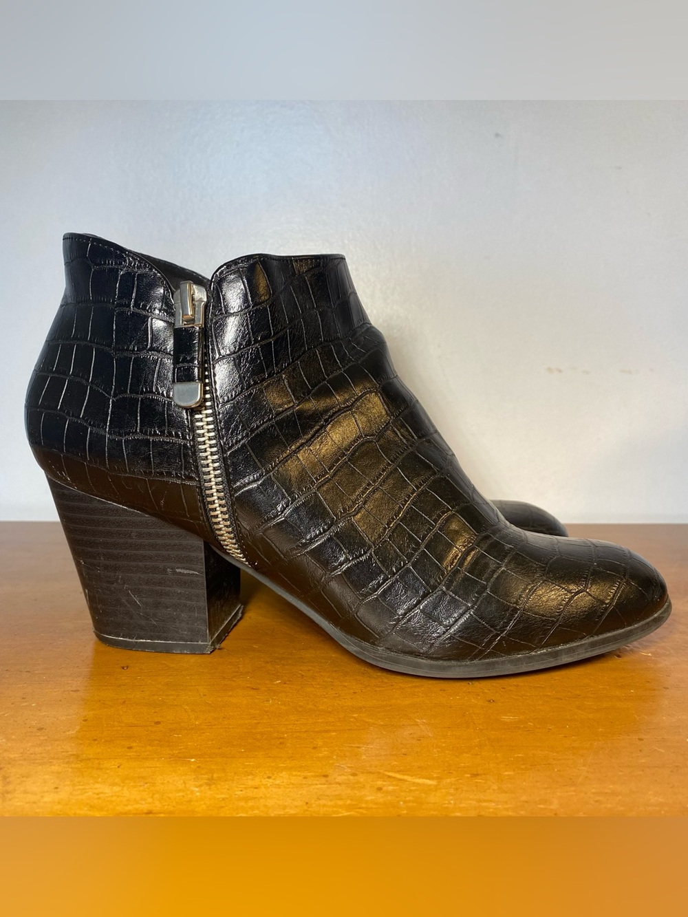 Style & Co Women’s 7.5 Ankle Zipper Boots Booties Black Faux Crocodile Mid Heel